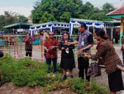 Bupati Ende,Drs Djafar Achmad Apresiasi Karya Murid Siswa TK Pembina Ende