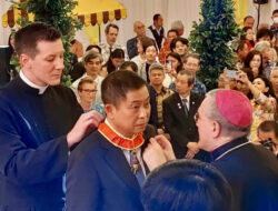 Ignasius Jonan Dapat Penghargaan Istimewa Dari Pemimpin Katolik Dunia Paus Fransiskus