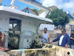 PLT Dinas Perhubungan Ende : Kapal Kelimutu 1 Saat Ini Ada Di Pulau Ende, Kondisinya Dalam Keadaan Rusak Berat