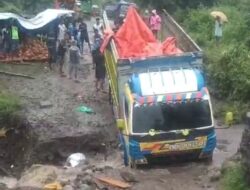 Ruas Jalan Trans Utara di Desa Tou Terancam Putus Total, Camat Kota Baru Minta Penanganan Darurat