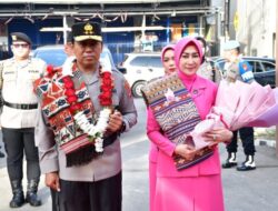 Hangatnya Penyambutan Adat Iringi Langkah Pertama Kapolda NTT Irjen Pol. Rudi Darmoko