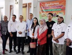 Bertemu Dalam Momentum Grand Opening Restaurant Banyumas, Bupati Ende Dan Mantan Bupati Ende Tukar Pikiran untuk Bangun Ende