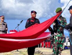 Polres Ende Gagas Pengibaran Merah Putih di Puncak Bukit Kezimara: Simbol Nasionalisme dan Promosi Pariwisata