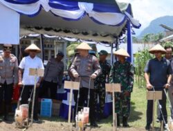 Polres Ende Tegaskan Komitmen Dukung Swasembada Pangan Nasional 2025 Melalui Penanaman Jagung Serentak