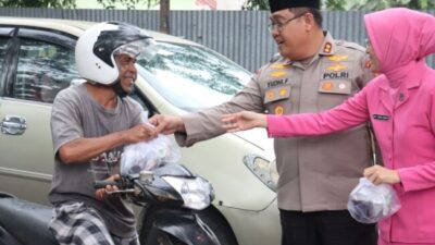 Polres Ende Bersama Bhayangkari Berbagi Takjil dan Kebahagiaan di Bulan Suci Ramadhan