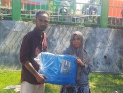 DPD FP NTT Cabang Ende Salurkan Terpal untuk Warga Terdampak Gempa Bumi di Kabupaten Ende