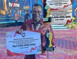 Raih Dua Penghargaan di Ajang Apresiasi Pemda Berprestasi, Bupati Yosef Badeoda Bawa Pulang Rp 3,5 Miliar